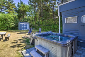 Coastal PNW Gem with Hot Tub - Walk to Beach!